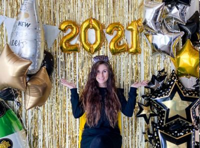 Video: How to Create a Fun New Year’s Eve Photo Backdrop | Party City