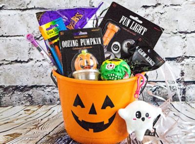 spooky basket ideas for girlfriend